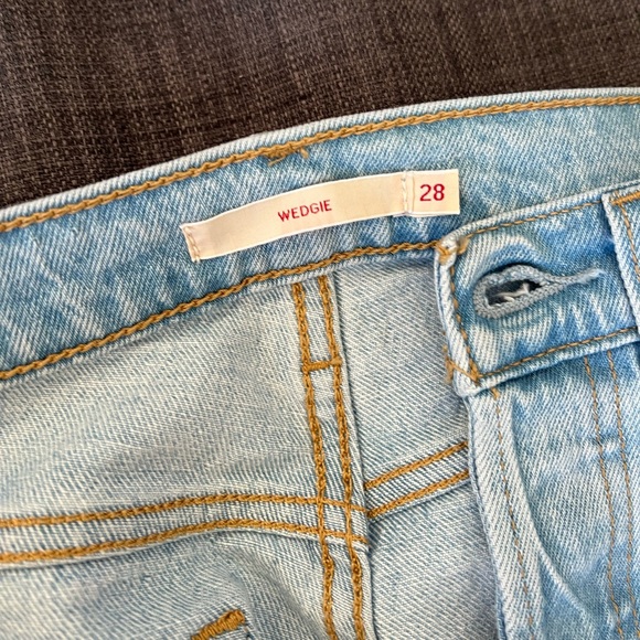 LEVI’S wedgie straight leg jeans, size 28 - Picture 5 of 5